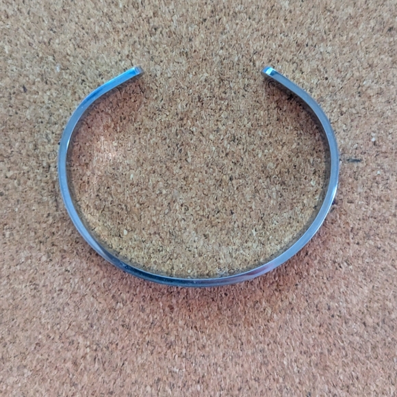 Stainless steel bangle bracelet - Picture 1 of 4